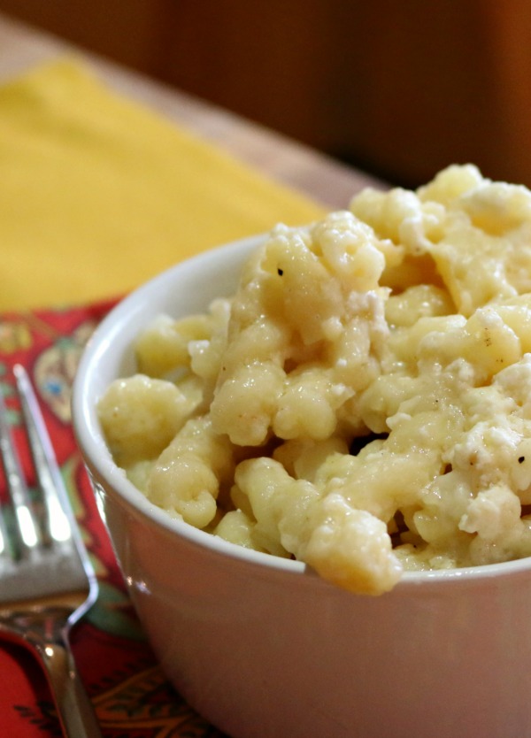 Delicious Recipe for White Cheddar Mac-n-Cheese - the ultimate comfort food! YES! 