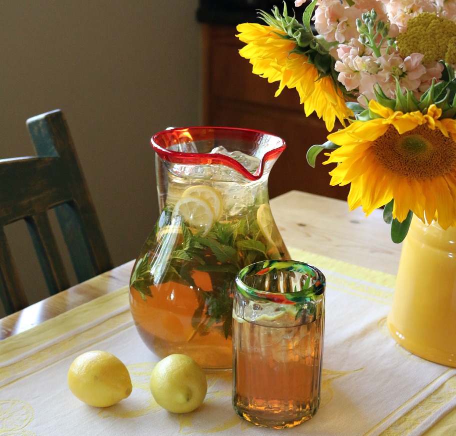 Easy Sun Tea Recipe - Eating on a Dime