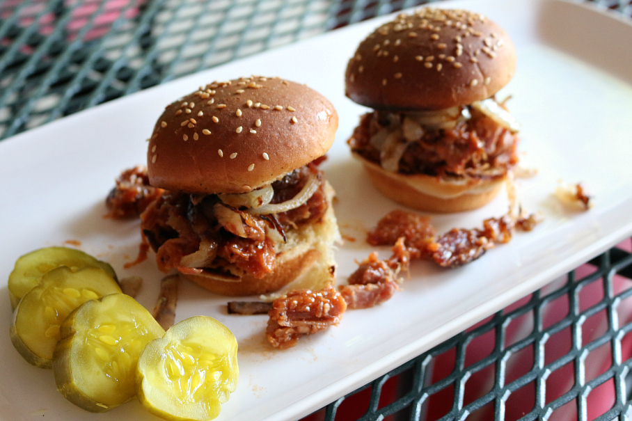 Slow Cooked Barbecue Pulled Pork Sliders 
